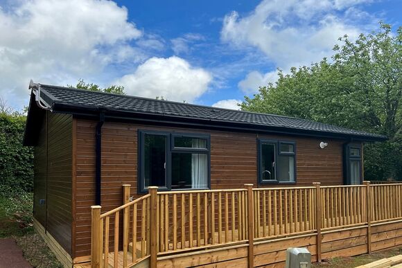 Comfort Plus Lodge 4 Hot Tub - Devon Hills Holiday Park, Paignton
