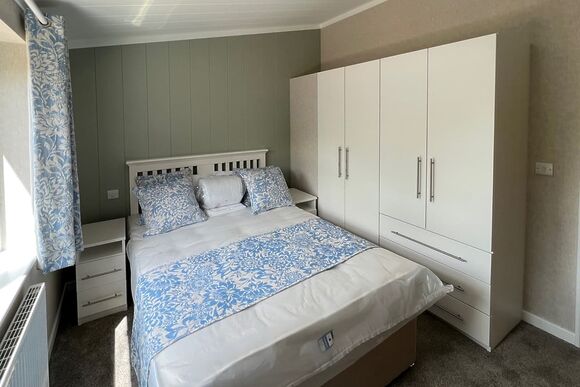 Comfort Plus Lodge 4 Hot Tub - Devon Hills Holiday Park, Paignton