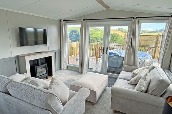 Superior Caravan 4 Hot Tub - Devon Hills Holiday Park, Paignton