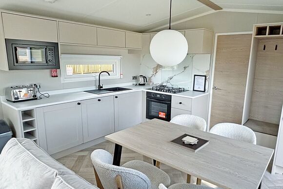 Superior Caravan 4 Hot Tub - Devon Hills Holiday Park, Paignton