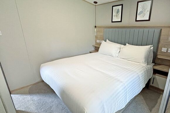 Superior Caravan 4 Hot Tub - Devon Hills Holiday Park, Paignton