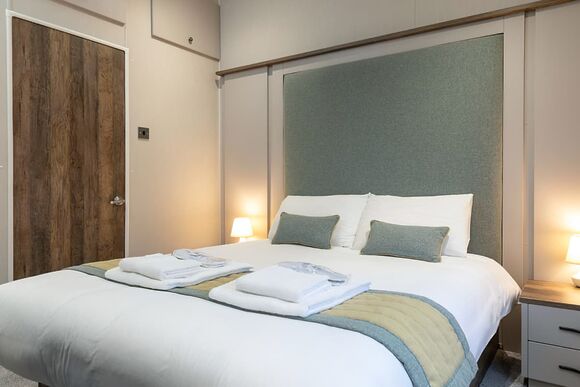 Platinum 2 Lodge with decking - Pakefield Holiday Park, Pakefield, Lowestoft