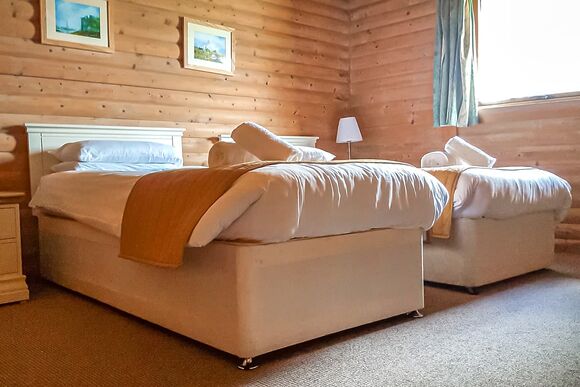 Dyfed Lodge - Pantglas Hall Lodges, Llandeilo, Nr Carmarthen
