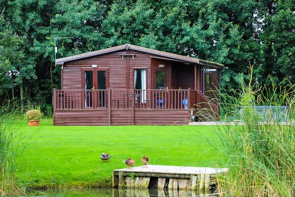 Paradise Lakeside Lodges
