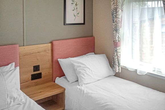 Diamond Lodge 20 Sleeps 8 - Parc Farm Holiday Park, Mold