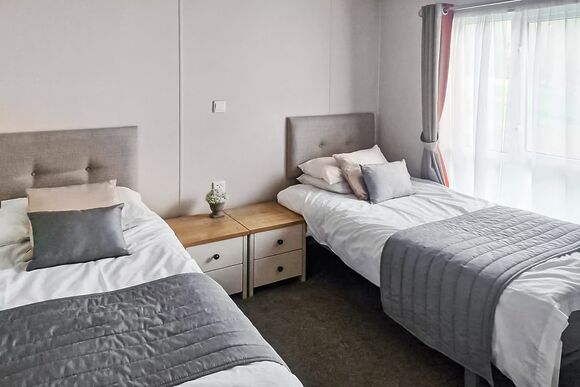 Red Oak Lodge - Parmontley Hall Lodges, Whitfield, Hexham