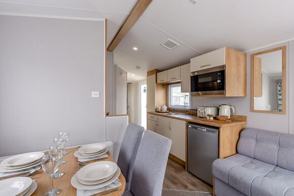 Bronze Caravan with parking & decking - Barmston Beach, Nr Bridlington, East Yorkshire