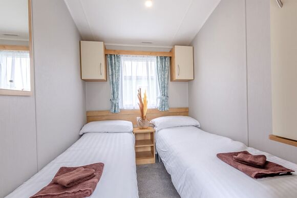 Bronze Caravan with parking & decking - Barmston Beach, Nr Bridlington, East Yorkshire