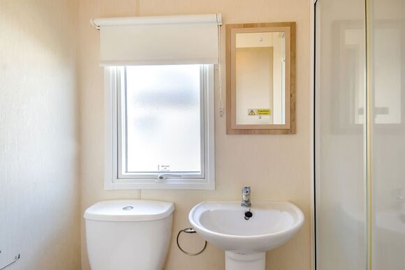 Gold Caravan with parking & ensuite - Barmston Beach, Nr Bridlington, East Yorkshire