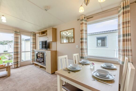 Gold Caravan with parking & decking - Barmston Beach, Nr Bridlington, East Yorkshire