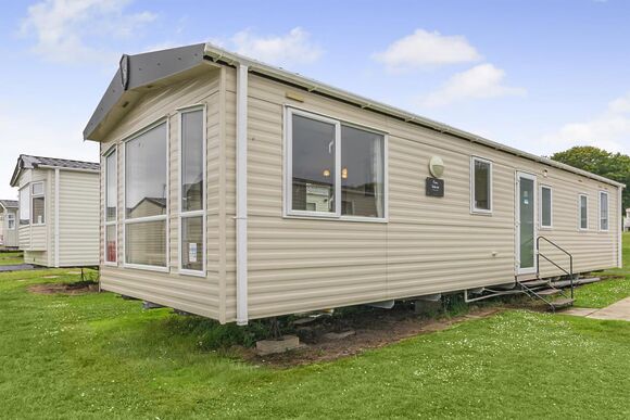 Gold Caravan with parking - Barmston Beach, Nr Bridlington, East Yorkshire