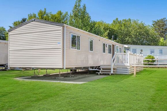 Gold Caravan, parking, ensuite, decking & SV - Barmston Beach, Nr Bridlington, East Yorkshire