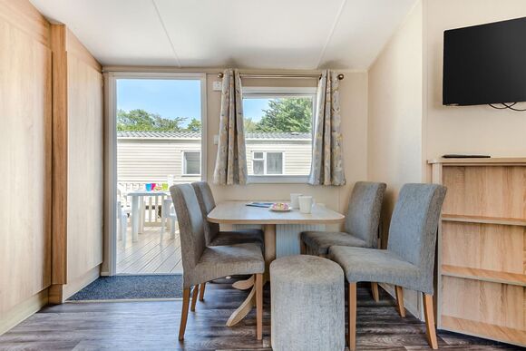 Gold Caravan, parking, ensuite, decking & SV - Barmston Beach, Nr Bridlington, East Yorkshire