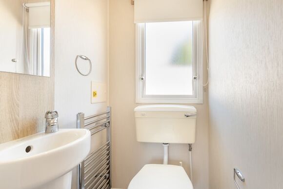 Gold Caravan, parking, ensuite, decking & SV - Barmston Beach, Nr Bridlington, East Yorkshire