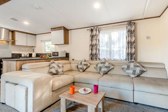 Gold Premium Caravan with parking & decking - Barmston Beach, Nr Bridlington, East Yorkshire