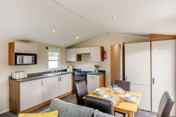 Silver Caravan with parking, ensuite & sea view - Barmston Beach, Nr Bridlington, East Yorkshire