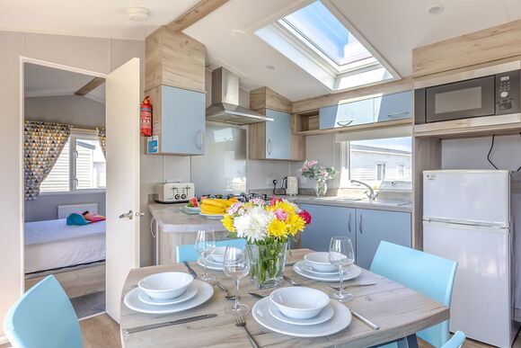 Silver Caravan with parking & decking P, Silver Caravan with parking & decking - Barmston Beach, Nr Bridlington, East Yorkshire