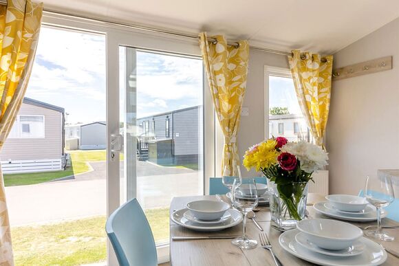 Silver Caravan with parking & decking P, Silver Caravan with parking & decking - Barmston Beach, Nr Bridlington, East Yorkshire