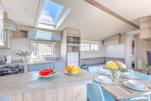 Silver Caravan with parking & decking P, Silver Caravan with parking & decking - Barmston Beach, Nr Bridlington, East Yorkshire