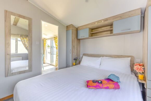 Silver Caravan with parking & decking P, Silver Caravan with parking & decking - Barmston Beach, Nr Bridlington, East Yorkshire