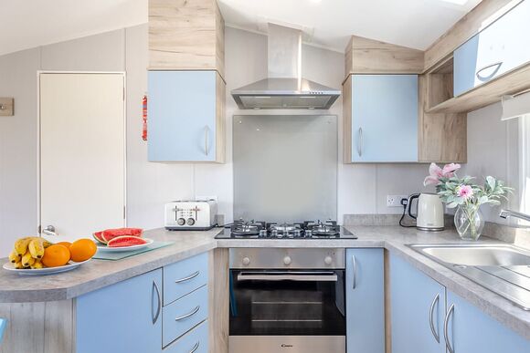 Silver Caravan with parking & decking P, Silver Caravan with parking & decking - Barmston Beach, Nr Bridlington, East Yorkshire