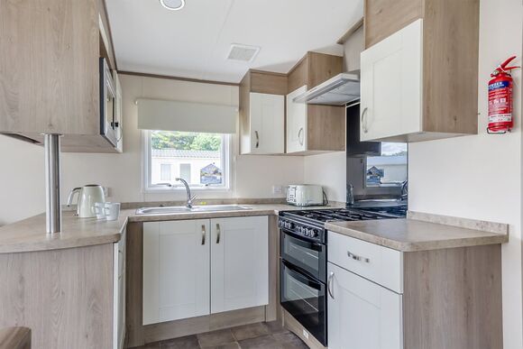Gold Caravan, parking, ensuite, decking & sea view - Bideford Bay, Bideford, Nr Clovelly