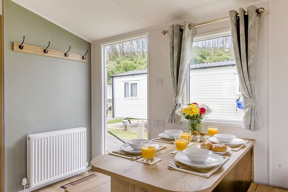Silver Caravan with decking & sea view P, Silver Caravan with decking & sea view - Bideford Bay, Bideford, Nr Clovelly