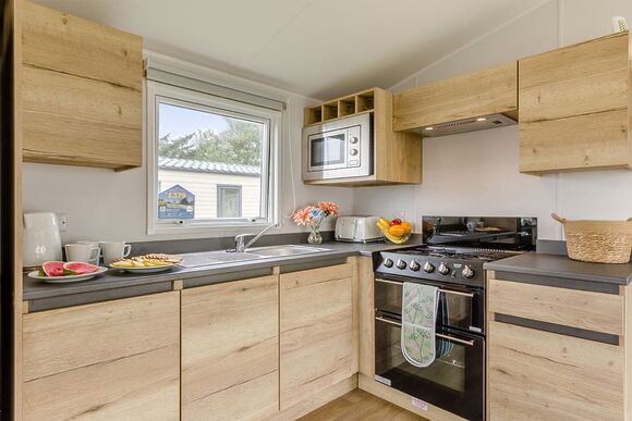 Silver Caravan with decking & sea view P, Silver Caravan with decking & sea view - Bideford Bay, Bideford, Nr Clovelly