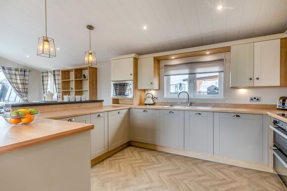 Deluxe Lodge with parking, ensuite & decking - Bideford Bay, Bideford, Nr Clovelly