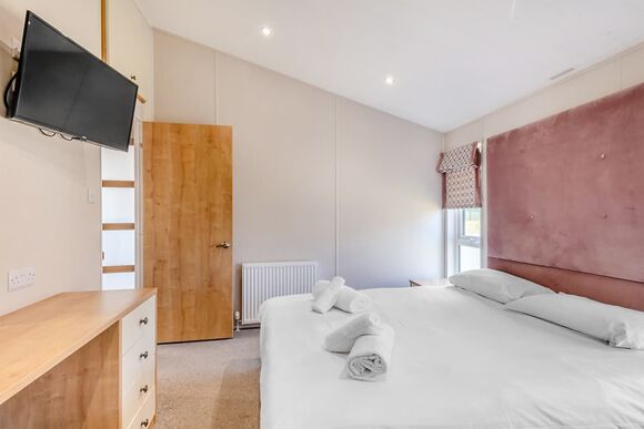 Deluxe Lodge with parking, ensuite & decking - Bideford Bay, Bideford, Nr Clovelly