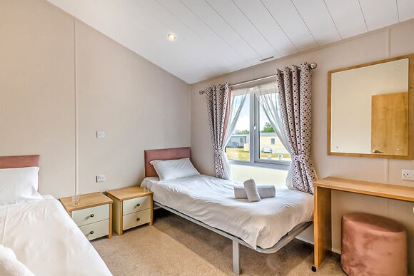 Deluxe Lodge with parking, ensuite & decking - Bideford Bay, Bideford, Nr Clovelly