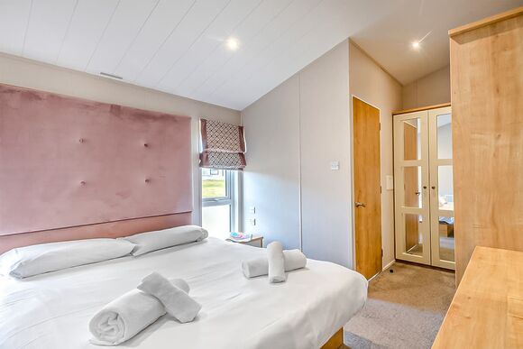 Deluxe Lodge, parking, ensuite, decking & sea view - Bideford Bay, Bideford, Nr Clovelly