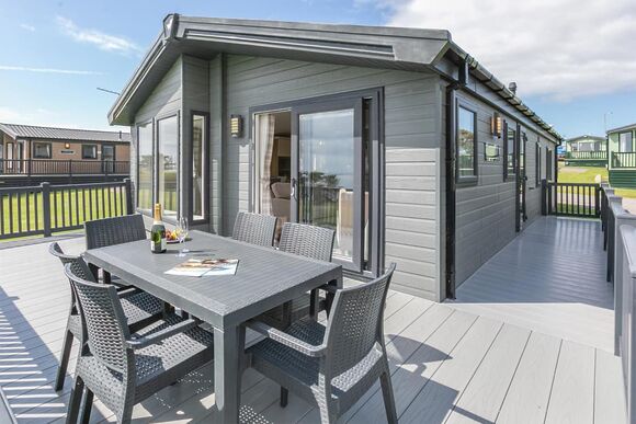Deluxe Lodge, parking, ensuite, decking & sea view - Brynowen, Aberystwyth, Cardiganshire