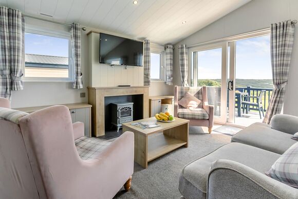Deluxe Lodge, parking, ensuite, decking & sea view - Brynowen, Aberystwyth, Cardiganshire
