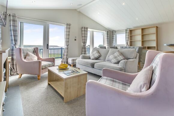 Deluxe Lodge, parking, ensuite, decking & sea view - Brynowen, Aberystwyth, Cardiganshire