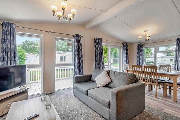 Deluxe Lodge. Parking, ensuite, deck, sea view P - Brynowen, Aberystwyth, Cardiganshire