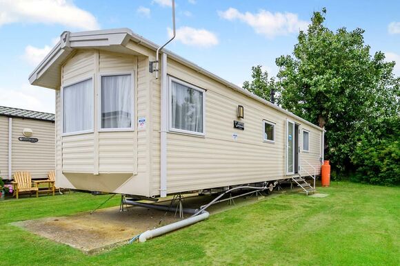 Bronze Caravan with decking - California Cliffs, Great Yarmouth