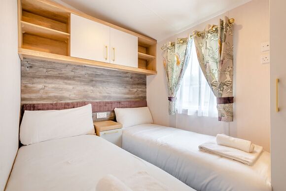 Gold Premium Caravan with ensuite & decking 6 P, Gold Premium Caravan with ensuite & decking 6 - California Cliffs, Great Yarmouth