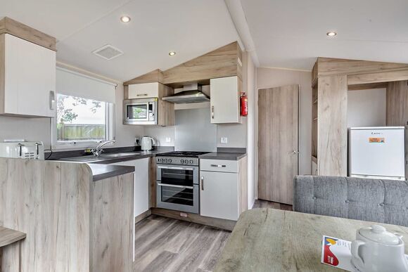 Silver Caravan with decking 6 P, Silver Caravan with decking 6 - California Cliffs, Great Yarmouth