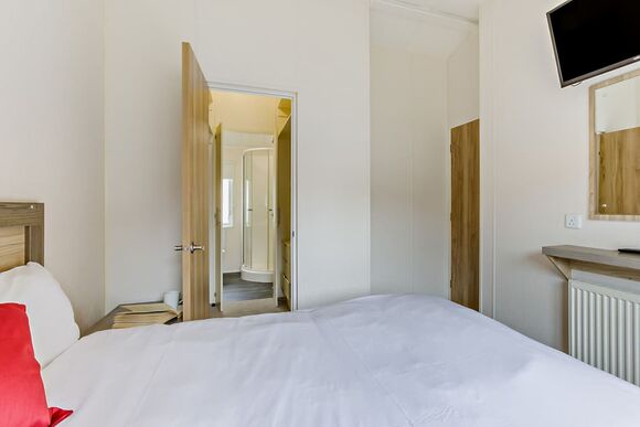 Prestige Lodge with parking, ensuite & decking - California Cliffs, Great Yarmouth