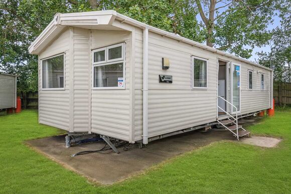 Silver Caravan with decking - California Cliffs, Great Yarmouth