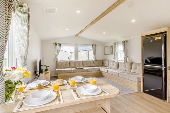 Silver Caravan with parking & decking - Camber Sands, Camber