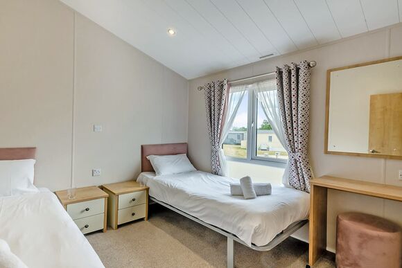 Deluxe 2 Lodge, slps 4, ensuite, decking - Camber Sands, Camber