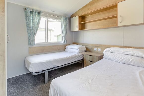 Bronze Caravan with parking - Carmarthen Bay, Kidwelly, Carmarthenshire