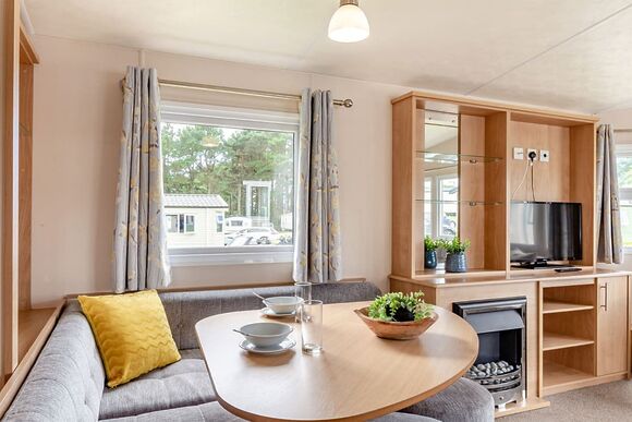 Silver Caravan with parking, decking & sea view - Carmarthen Bay, Kidwelly, Carmarthenshire