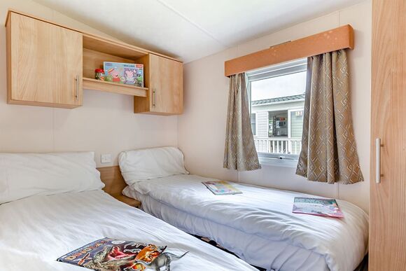 Silver Caravan with parking, decking & sea view - Carmarthen Bay, Kidwelly, Carmarthenshire