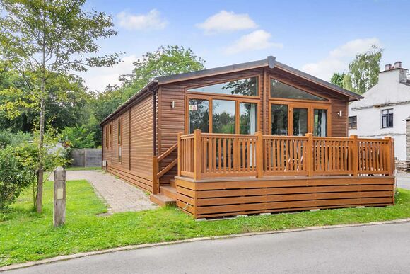 Deluxe Lodge with ensuite, decking & sea view - Carmarthen Bay, Kidwelly, Carmarthenshire