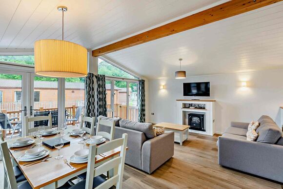 Deluxe Lodge with ensuite, decking & sea view - Carmarthen Bay, Kidwelly, Carmarthenshire