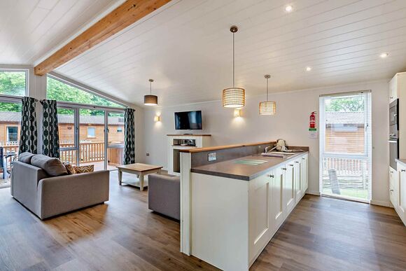 Deluxe Lodge with ensuite, decking & sea view - Carmarthen Bay, Kidwelly, Carmarthenshire