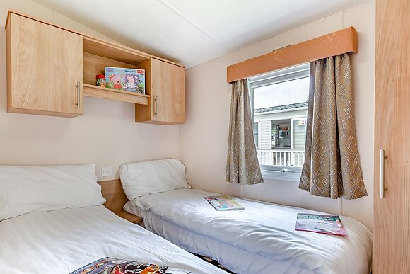 Silver 2 Caravan slps 6 with decking and sea viewP - Carmarthen Bay, Kidwelly, Carmarthenshire